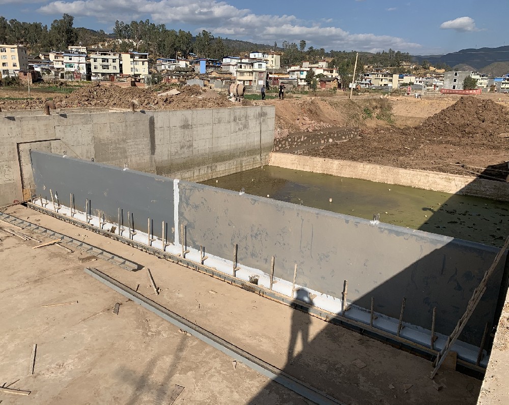 底軸驅(qū)動液壓鋼壩